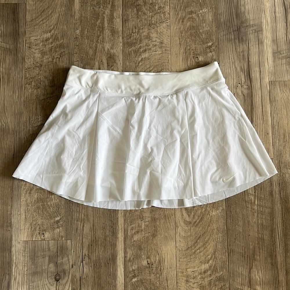 NWT Nike Dri-Fit White Golf Skort.
